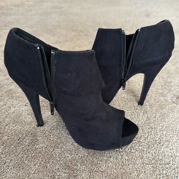 Open toe ankle booties, black suede, zip on sides, 4” heel hight, size 8 - Picture 4 of 6